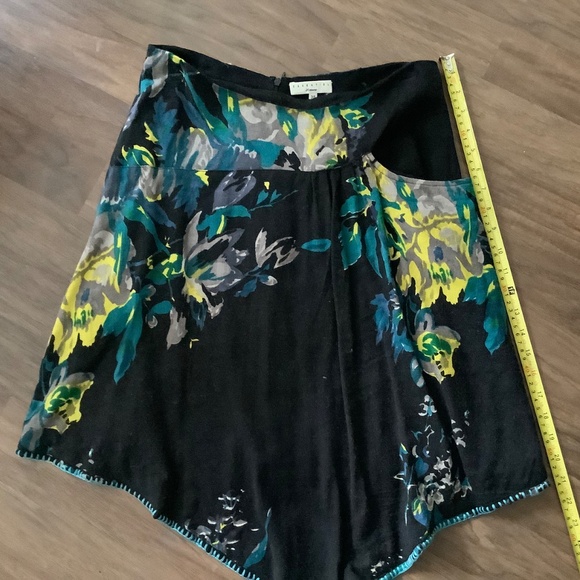 Essential asymmetrical 100% wool skirt - Picture 8 of 11